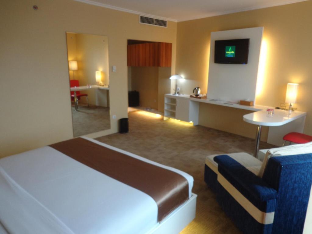 Sapadia Hotel Siantar Pematangsiantar Δωμάτιο φωτογραφία